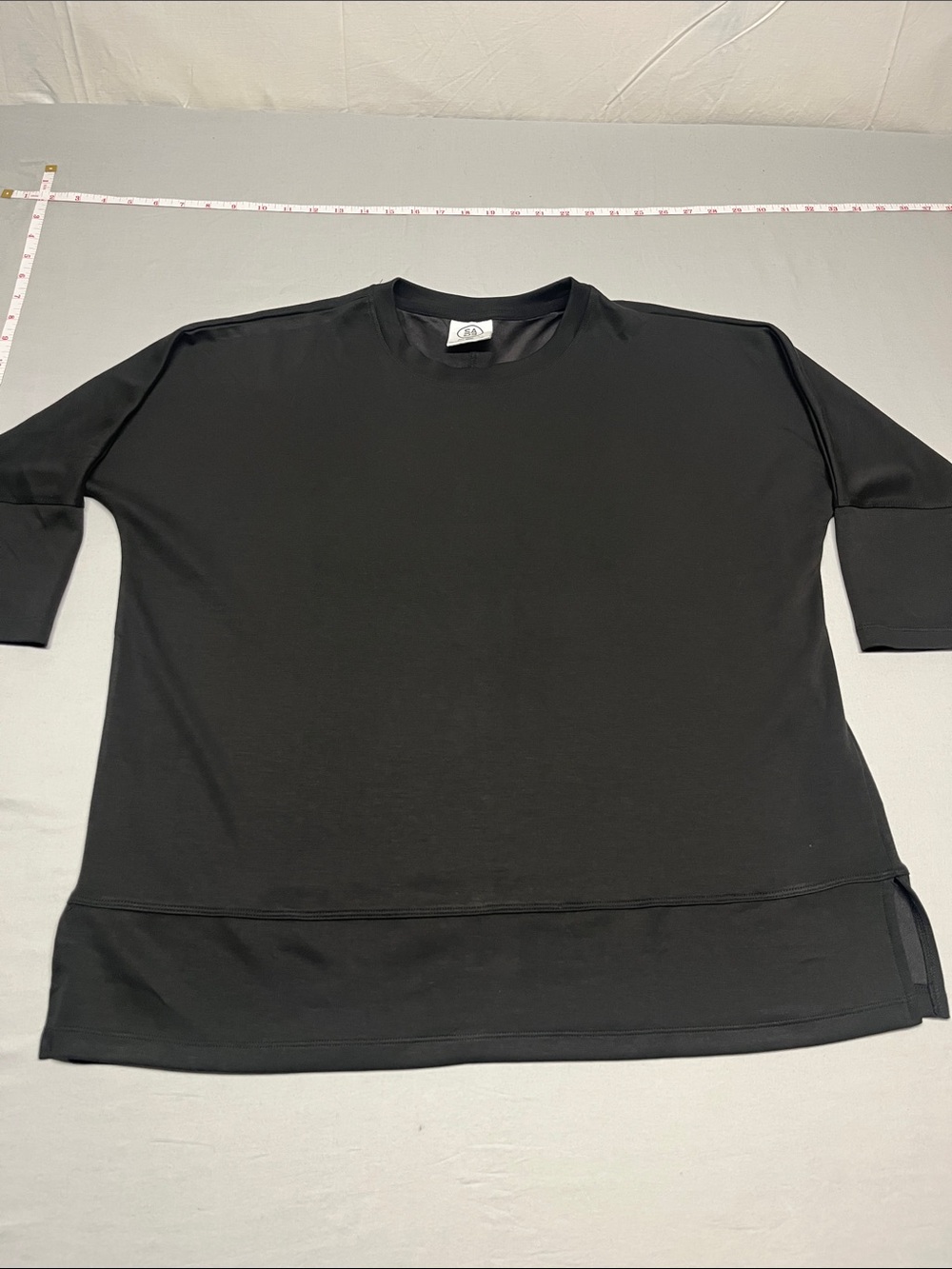 Women’s oversize Sage Black Short-Sleeve Crewneck Tee. Medium 1160